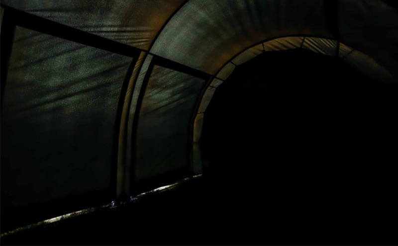 日中でも優れた遮光性に加え、標準で付属する内容も充実！