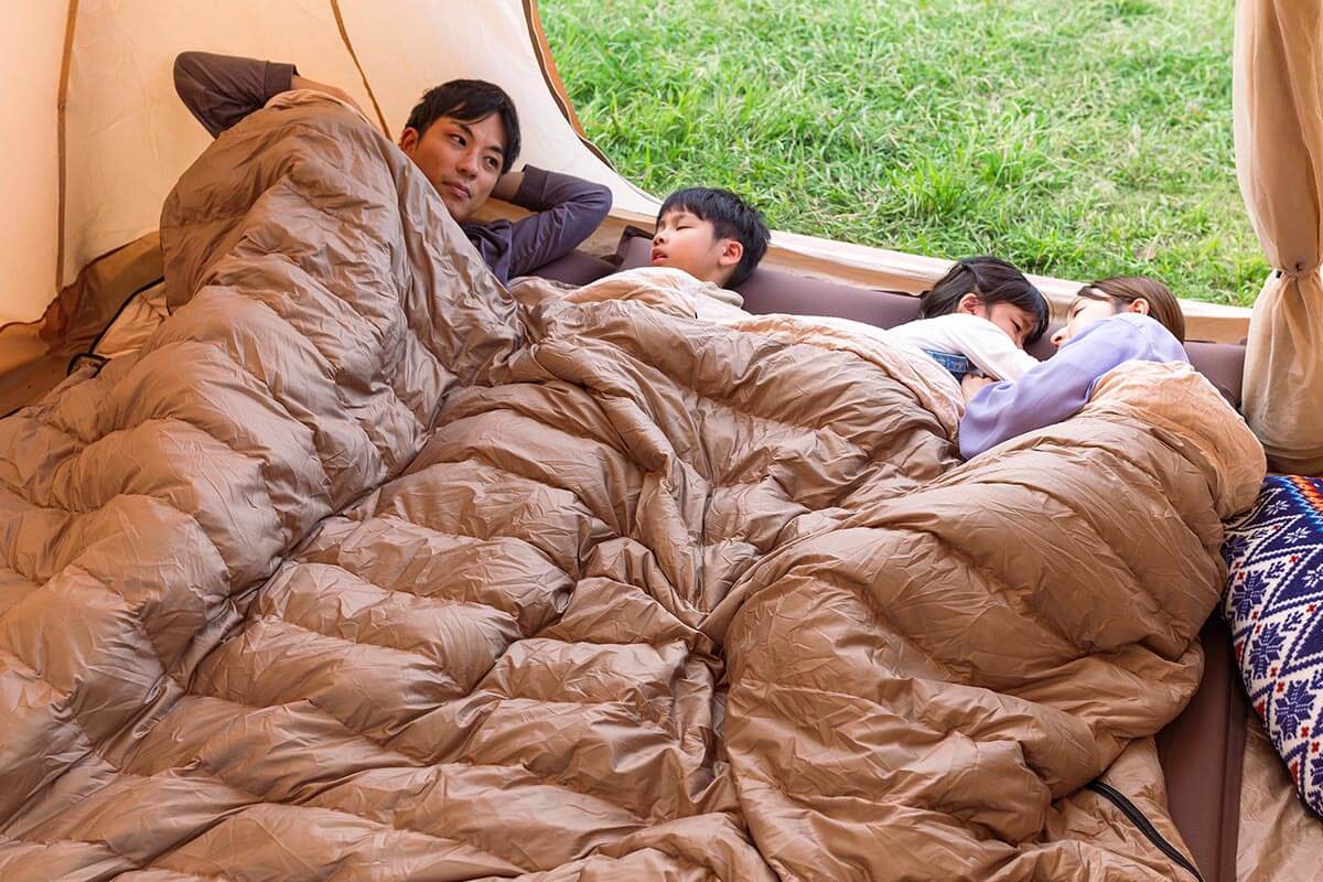 家族4人が一緒に寝れる超大型ダウンシュラフ