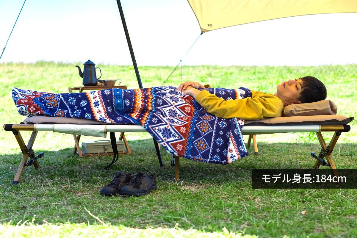 厚さ約8cmの高反発ウレタン素材を採用。野外でも抜群の寝心地