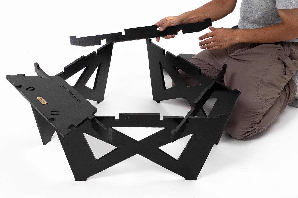 パズル感覚で組立が楽しいテーブル