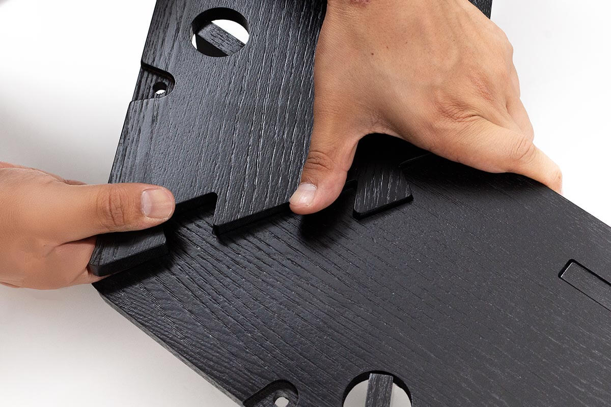 パズル感覚で組立が楽しいテーブル