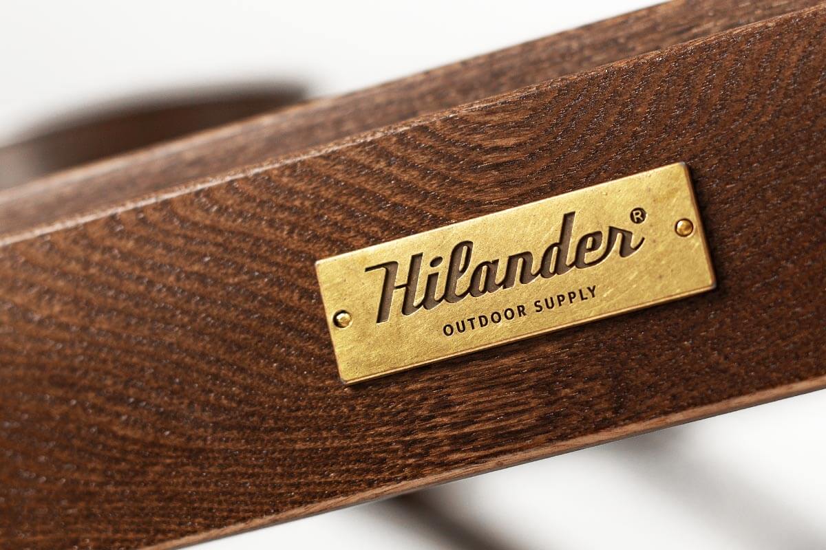 重厚感を産み出す金属プレート