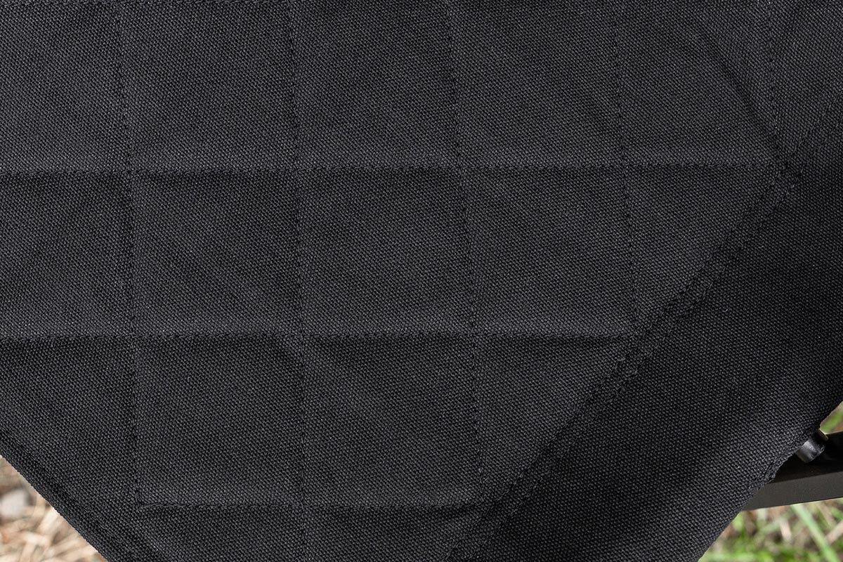 肌触りがよく火の粉にも強いコットン生地を採用