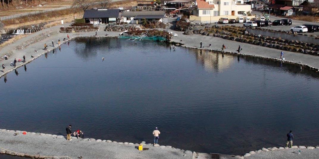 管理釣り場ってどんなところ？「人造湖」