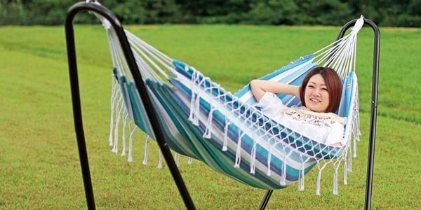外でのお昼寝や読書などにはハンモックが最適♪