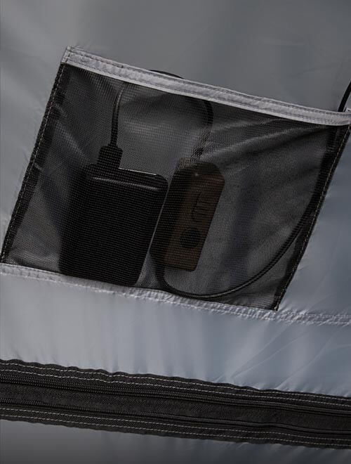 テント内上部にバッテリーやコントローラーが収納可能なメッシュポケット